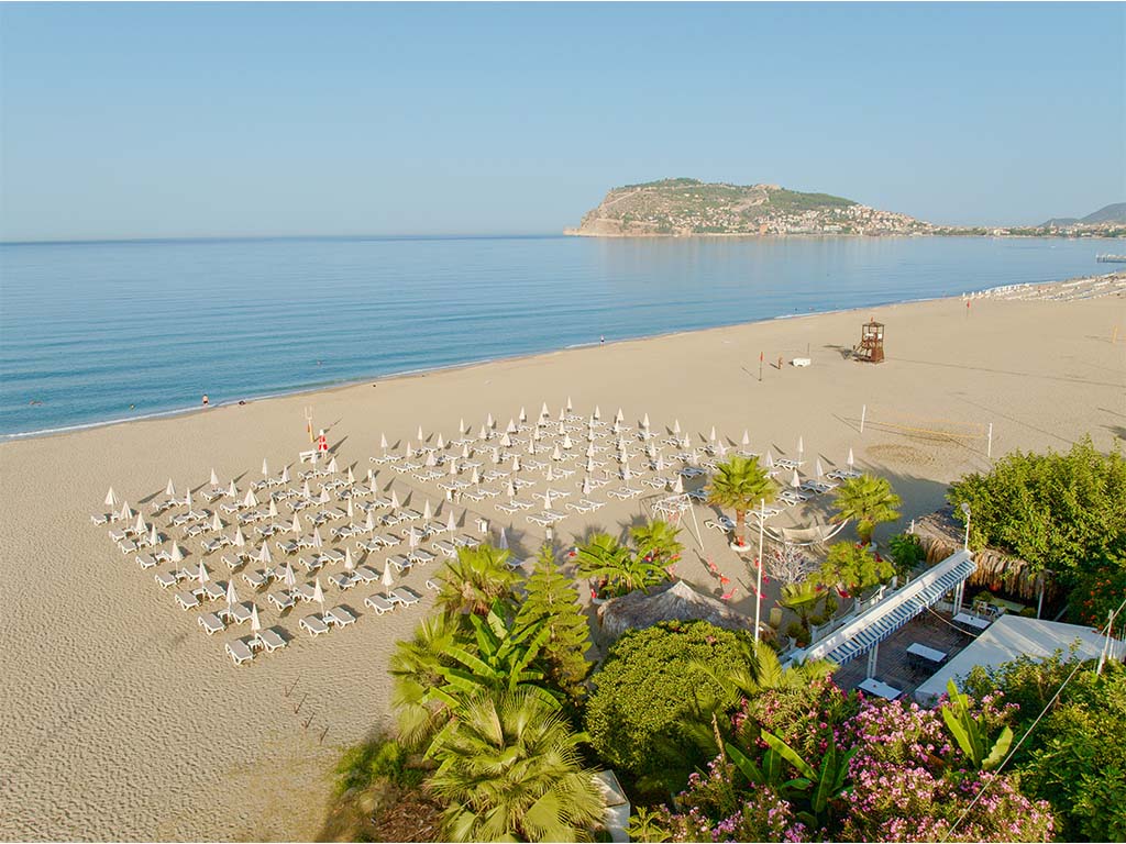 Hotellets strandseksjon på den østlige stranden