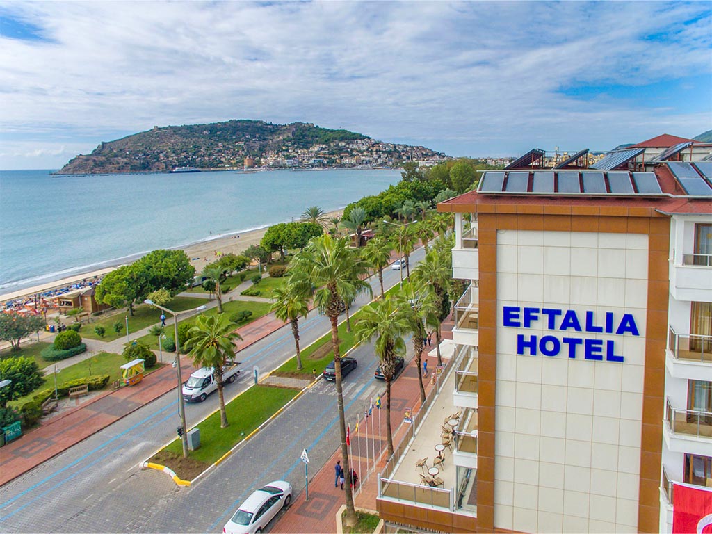 Stranden foran hotellet
