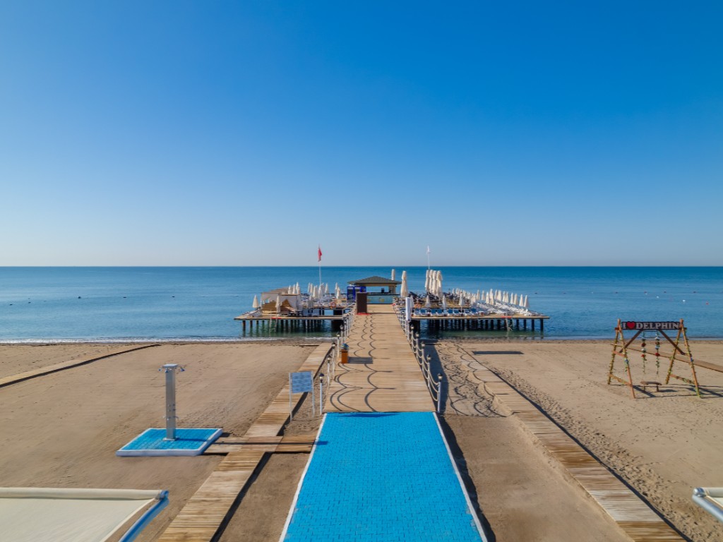 Piren utenfor hotellet