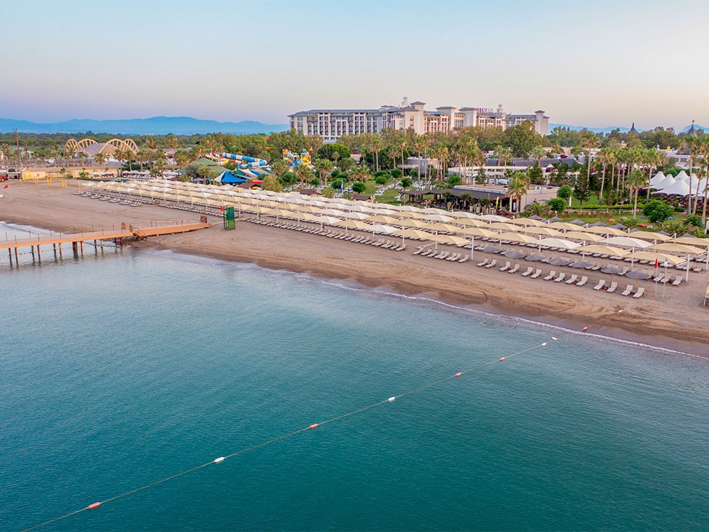 Stranden og hotellområdet