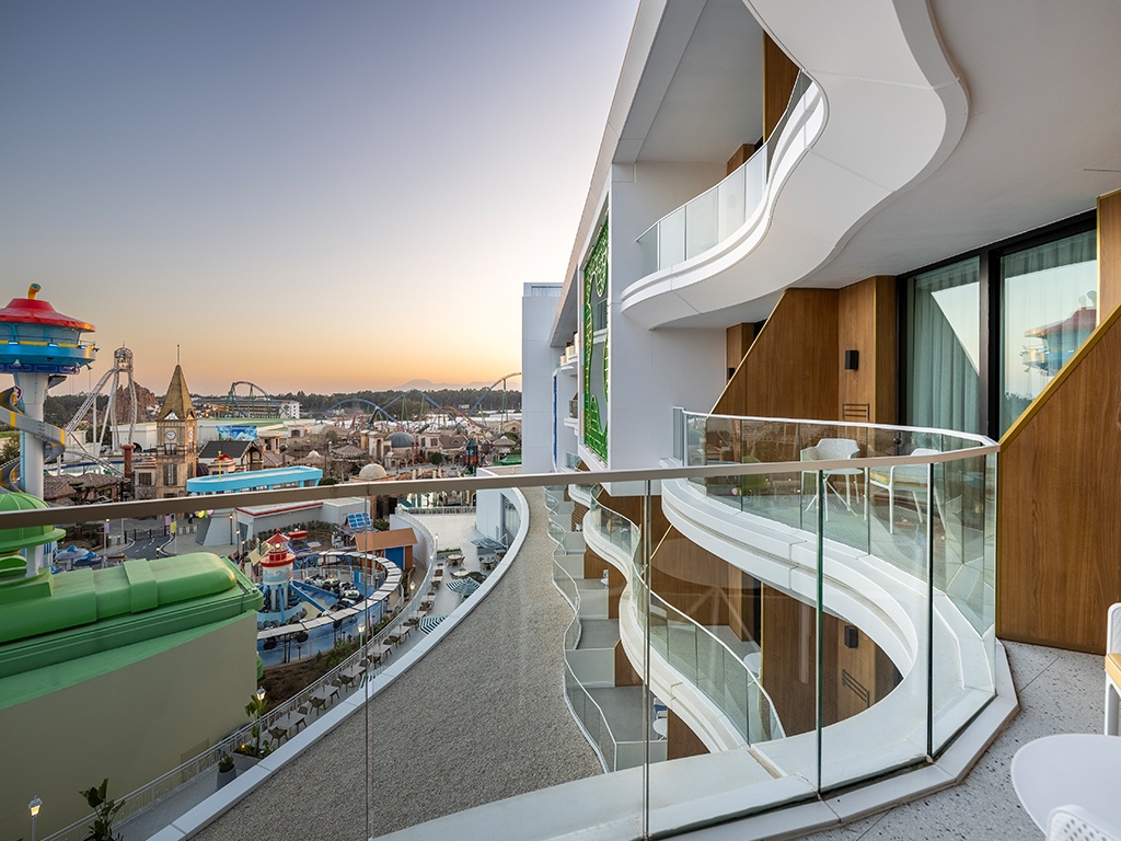 Utsikt fra hotellrom over hotellets egen fornøyelsespark