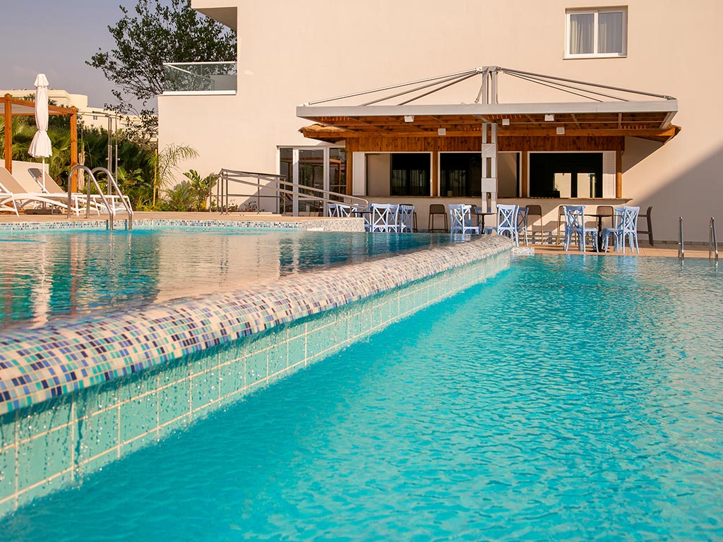 Avslapningsbassenget med bassengbar