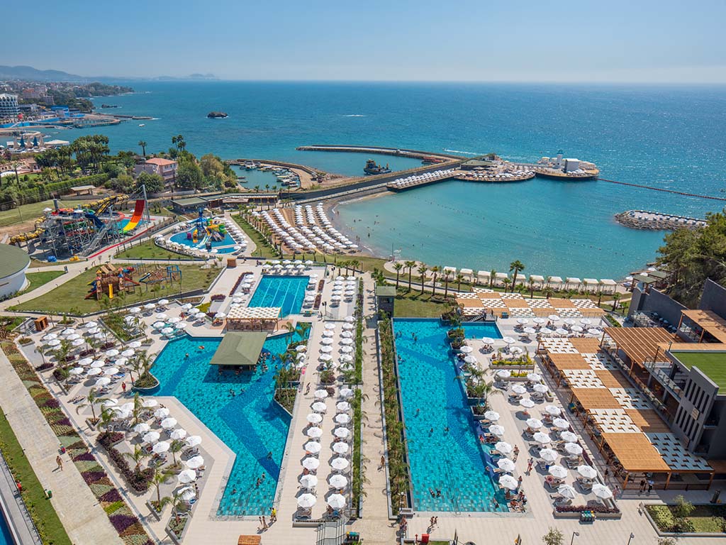 Bassengområdet og stranden