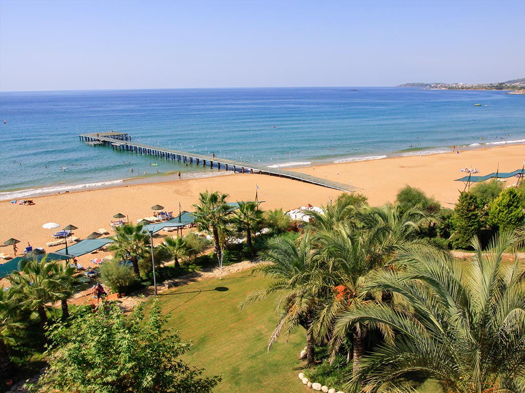 Stranden foran hotellet