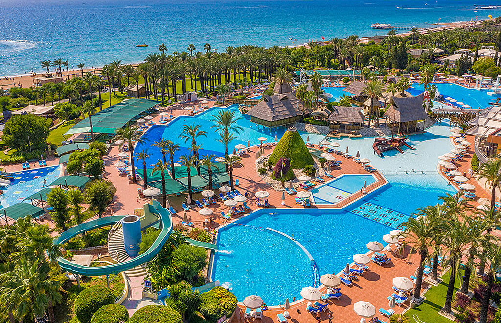 Bassengområdet og stranden